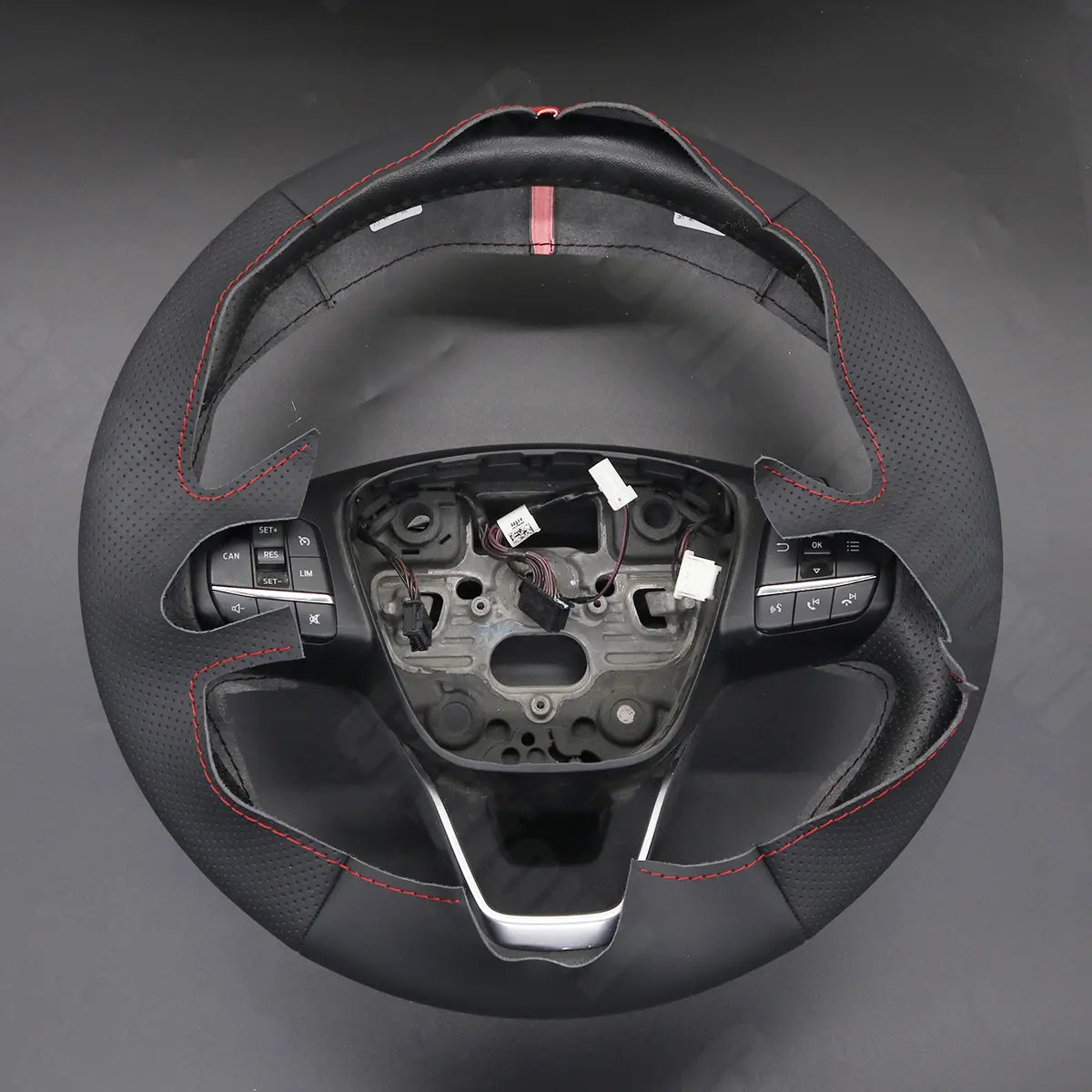 Griffowl Steering Wheel Cover for Bespoke Hatchback Ford Fiesta Mk8 Focus Mk4 Puma Transit Mk8 Courier Custom Tourneo Courier Custom Tourneo Courier Bronco Sport Escape Kuga III Puma Custom Maverick 2012-2024. Compact, hand-sewn DIY wrap for quick interior mods and grip upgrade.