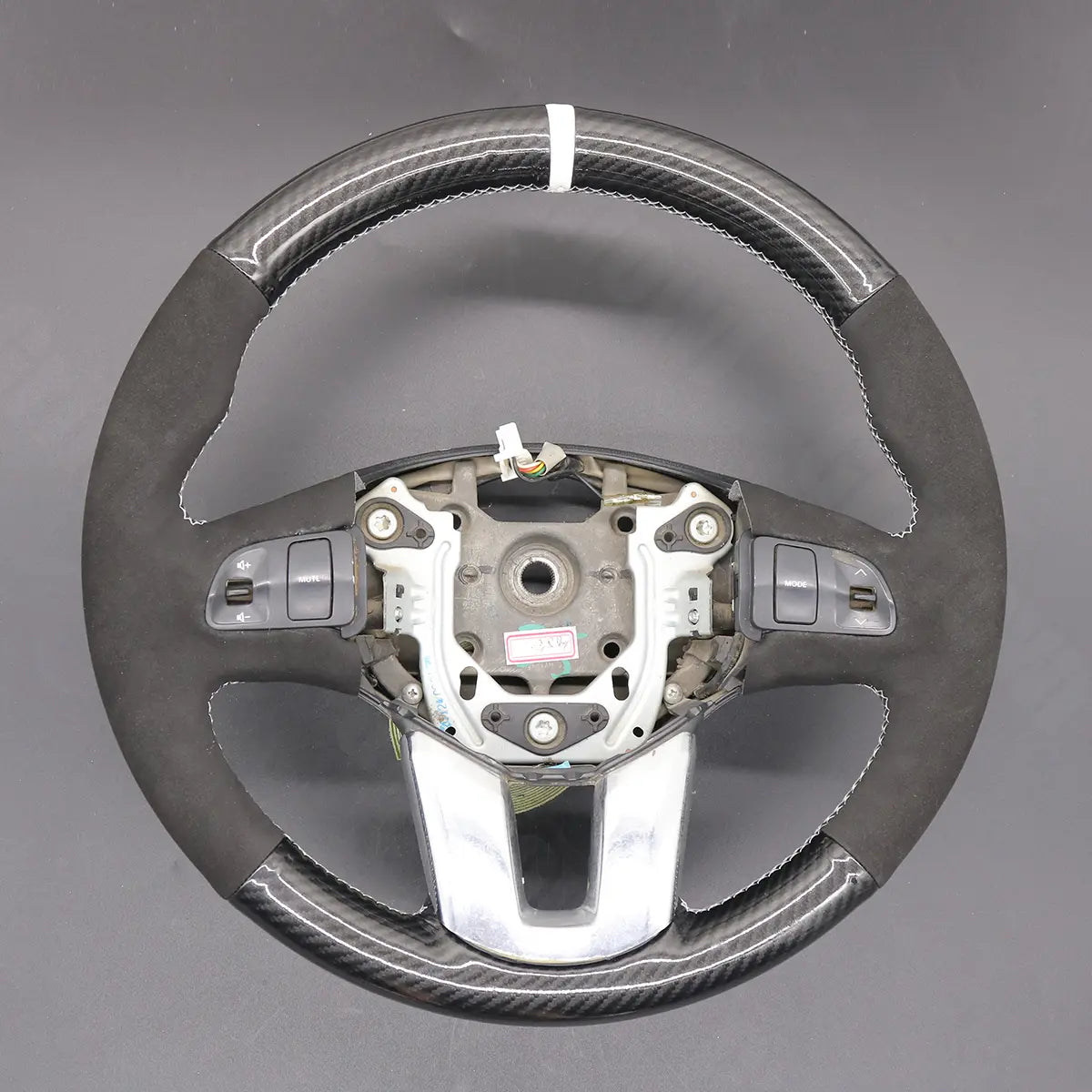 Griffowl Steering Wheel Cover for Bespoke Hatchback Kia Ceed Cee'd 2009-2013. Griffowl's interior mod with hand-sewn DIY steering wheel kit.
