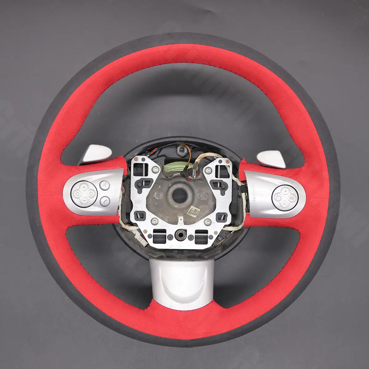 Griffowl Steering Wheel Cover for Bespoke Hatchback Mini R56 Hatchback Hardtop Clubman Clubvan 2006-2014. Perfect for enthusiasts seeking refined interior mods.