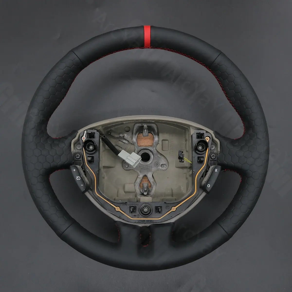 Griffowl Steering Wheel Cover for Bespoke Hatchback Renault Clio 3 2005-2012. Griffowl's interior mod with hand-sewn DIY steering wheel kit.