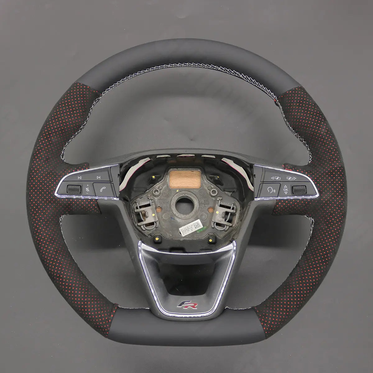 Griffowl Steering Wheel Cover for Bespoke Hatchback Seat Ibiza 6F FR CUPRA Leon 5F FR CUPRA Alhambra FR Line 2015-2022. Compact, hand-sewn DIY wrap for quick interior mods and grip upgrade.
