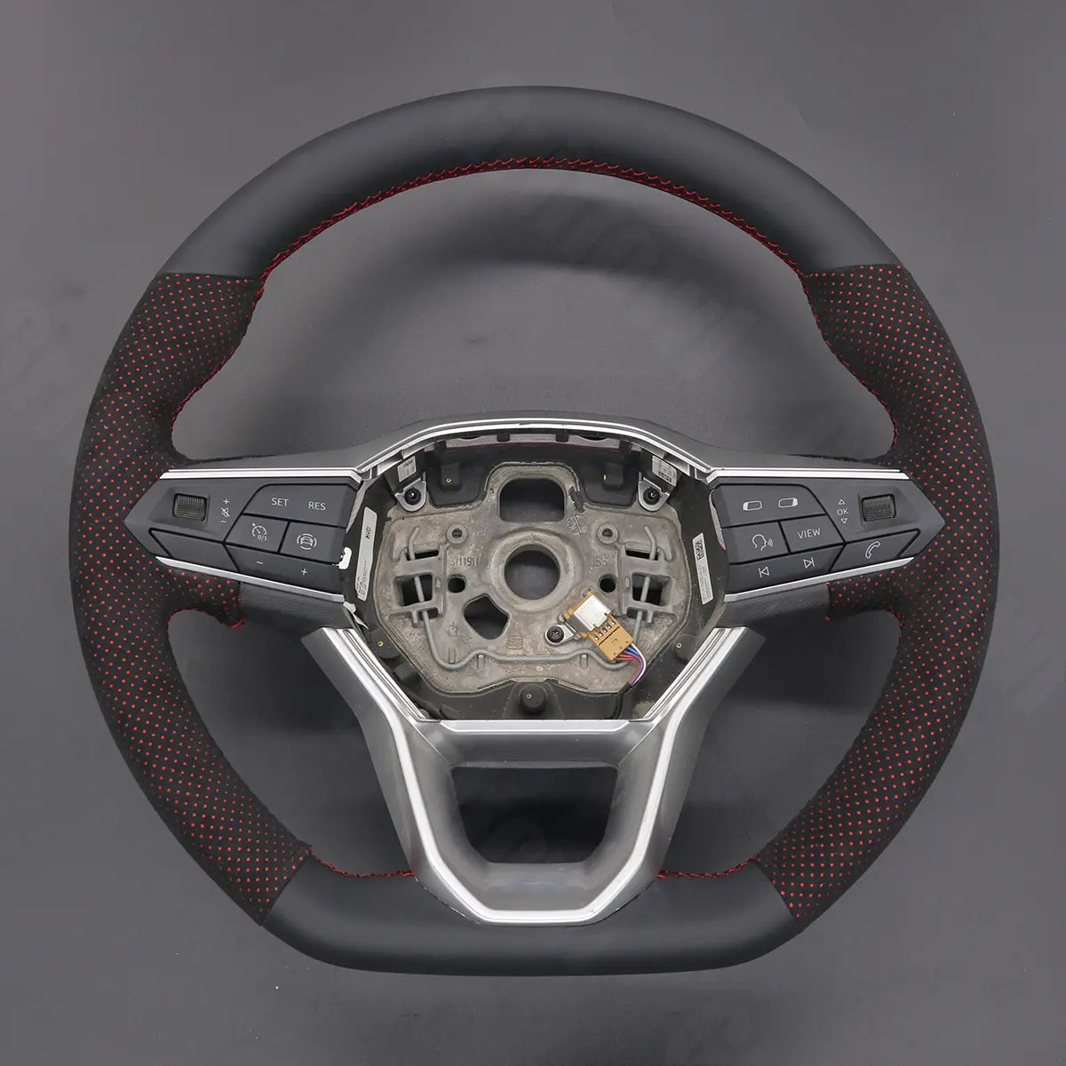 Griffowl Steering Wheel Cover for Bespoke Hatchback Seat Ibiza 6F Leon IV 2020-2025. Hand-sewn kit for drivers seeking precision and comfort.
