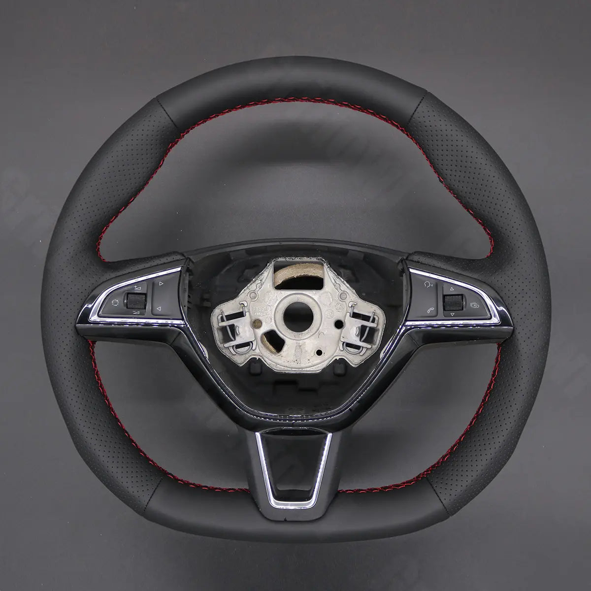 Griffowl Steering Wheel Cover for Bespoke Hatchback Skoda Fabia Scala Citigo Octavia Superb 2015-2019. Perfect for enthusiasts seeking refined interior mods.

