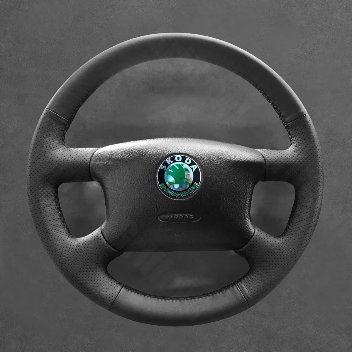 Griffowl Steering Wheel Cover for Bespoke Hatchback Skoda Octavia Superb 1999-2005. Hand-sewn kit for drivers seeking precision and comfort.
