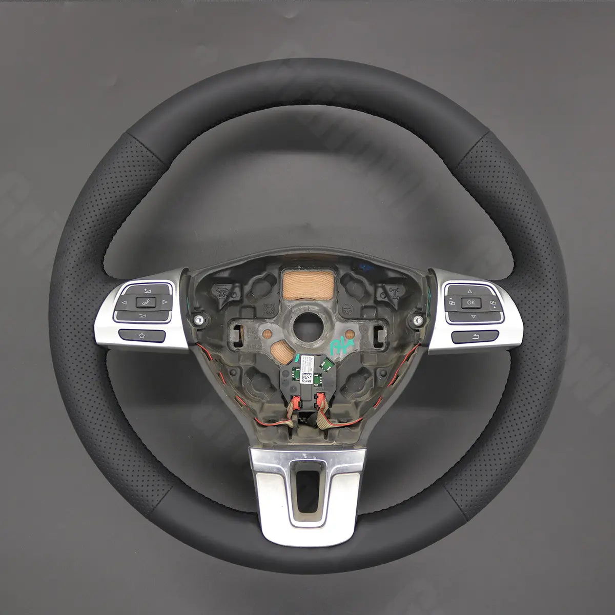Griffowl Steering Wheel Cover for Bespoke Hatchback Volkswagen VW Golf Mk6 Touran Sharan Multivan T5 Transporter 2009-2015. Compact, hand-sewn DIY wrap for quick interior mods and grip upgrade.

