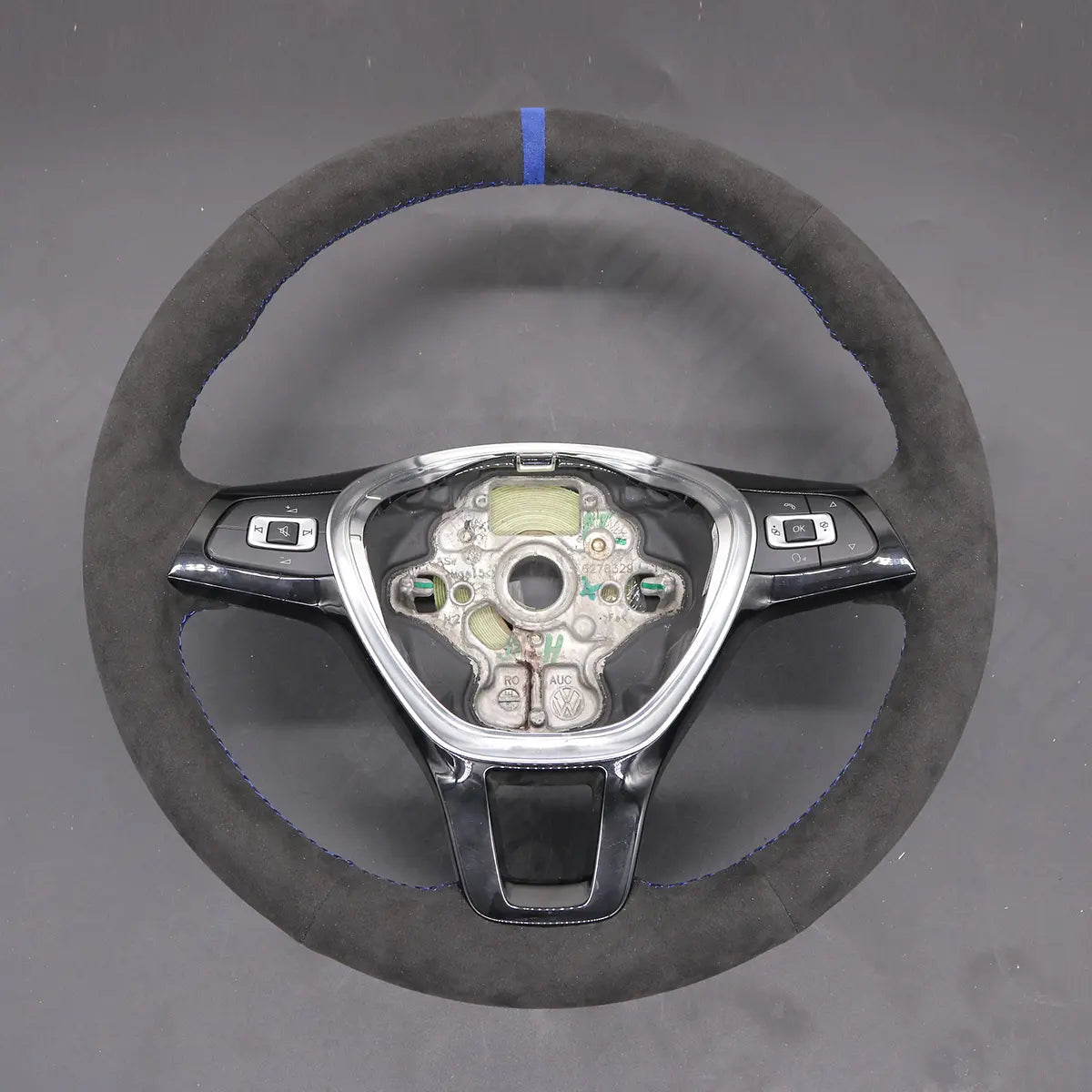 Griffowl Steering Wheel Cover for Bespoke Hatchback Volkswagen VW T6 California Caravelle Kombi Multivan Transporter 2015-2020. Compact, hand-sewn DIY wrap for quick interior mods and grip upgrade.
