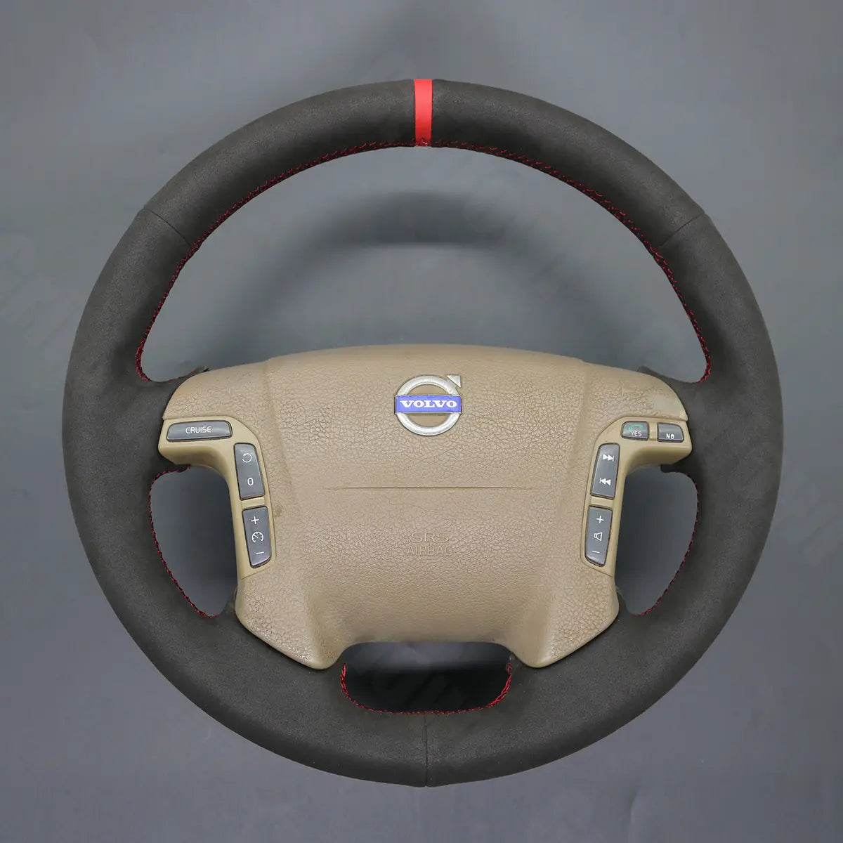 Griffowl Steering Wheel Cover for Crafted Touring Volvo V70 2001-2007. Compact, hand-sewn DIY wrap for quick interior mods and grip upgrade.

