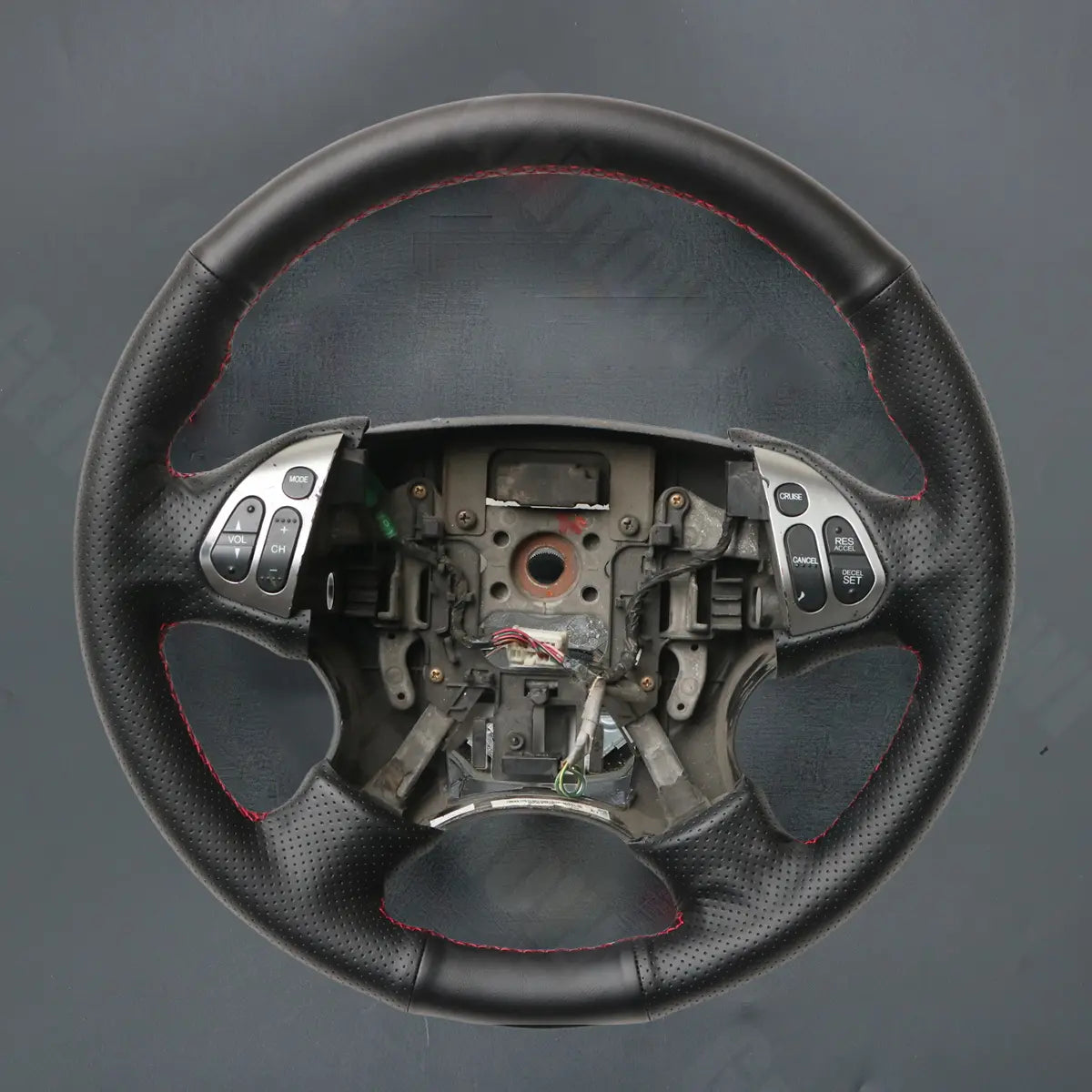 Griffowl Steering Wheel Cover for Customized Sedan Acura TL 2004-2006. Compact, hand-sewn DIY wrap for quick interior mods and grip upgrade.
