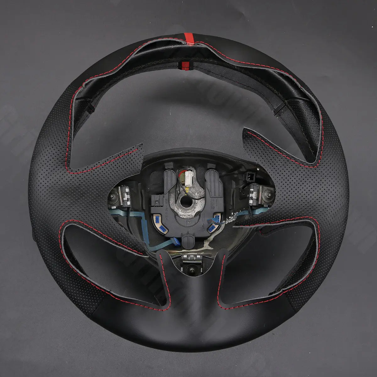 Griffowl Steering Wheel Cover for Customized Sedan Alfa Romeo 156 2003-2005. Perfect grip with our steering wheel wrap and custom interior touch.