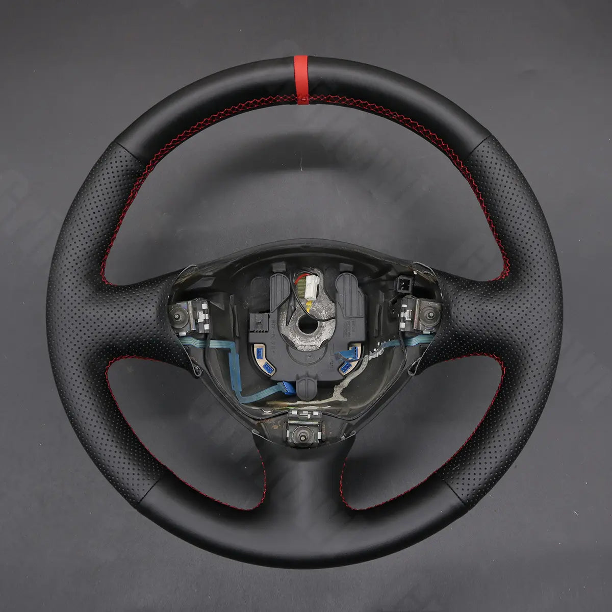 Griffowl Steering Wheel Cover for Customized Sedan Alfa Romeo 156 2003-2005. Perfect grip with our steering wheel wrap and custom interior touch.