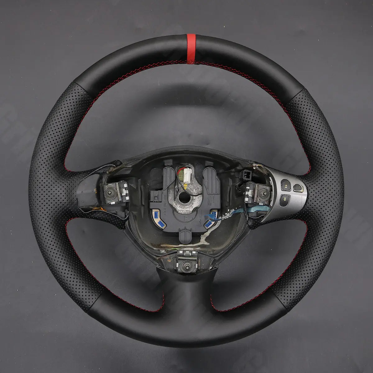 Griffowl Steering Wheel Cover for Customized Sedan Alfa Romeo 156 2003-2007. Perfect grip with our steering wheel wrap and custom interior touch.