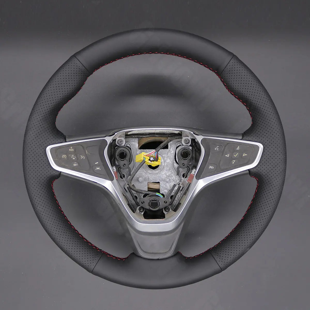 Griffowl Steering Wheel Cover for Customized Sedan Chevrolet Malibu Volt 2016-2025. Hand-sewn kit for drivers seeking precision and comfort.
