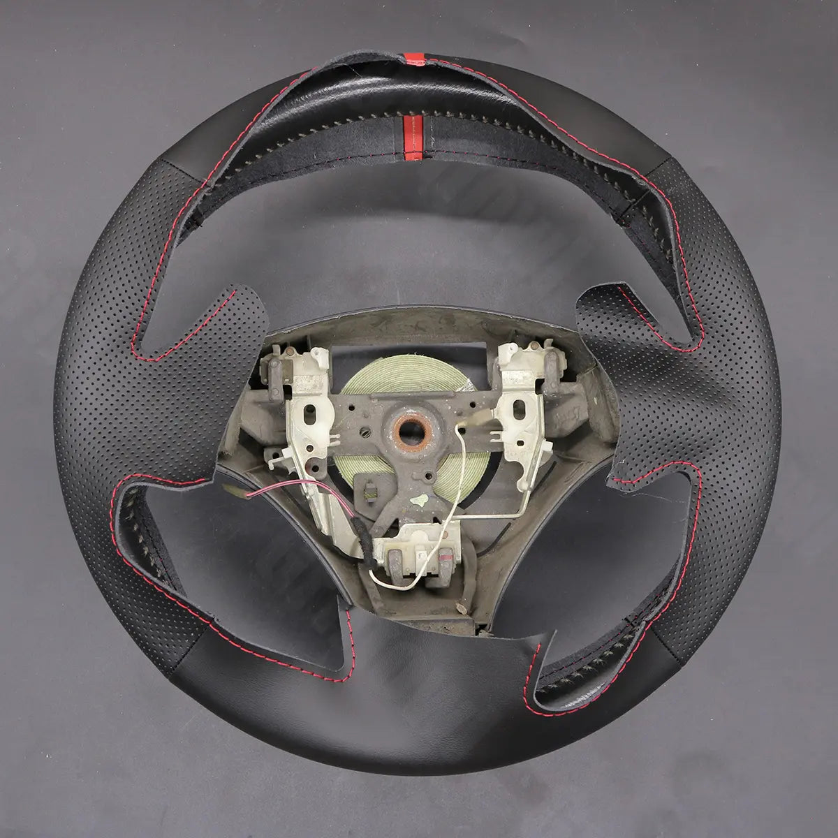 Griffowl Steering Wheel Cover for Customized Sedan Toyota Corolla Verso 2002-2004. For refined interior upgrades using our wrap and stitch kit.