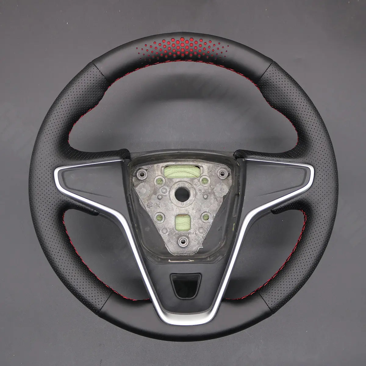 Griffowl Steering Wheel Cover for Customized Sedan Vauxhall Insignia A 2013-2017. For refined interior upgrades using our wrap and stitch kit.
