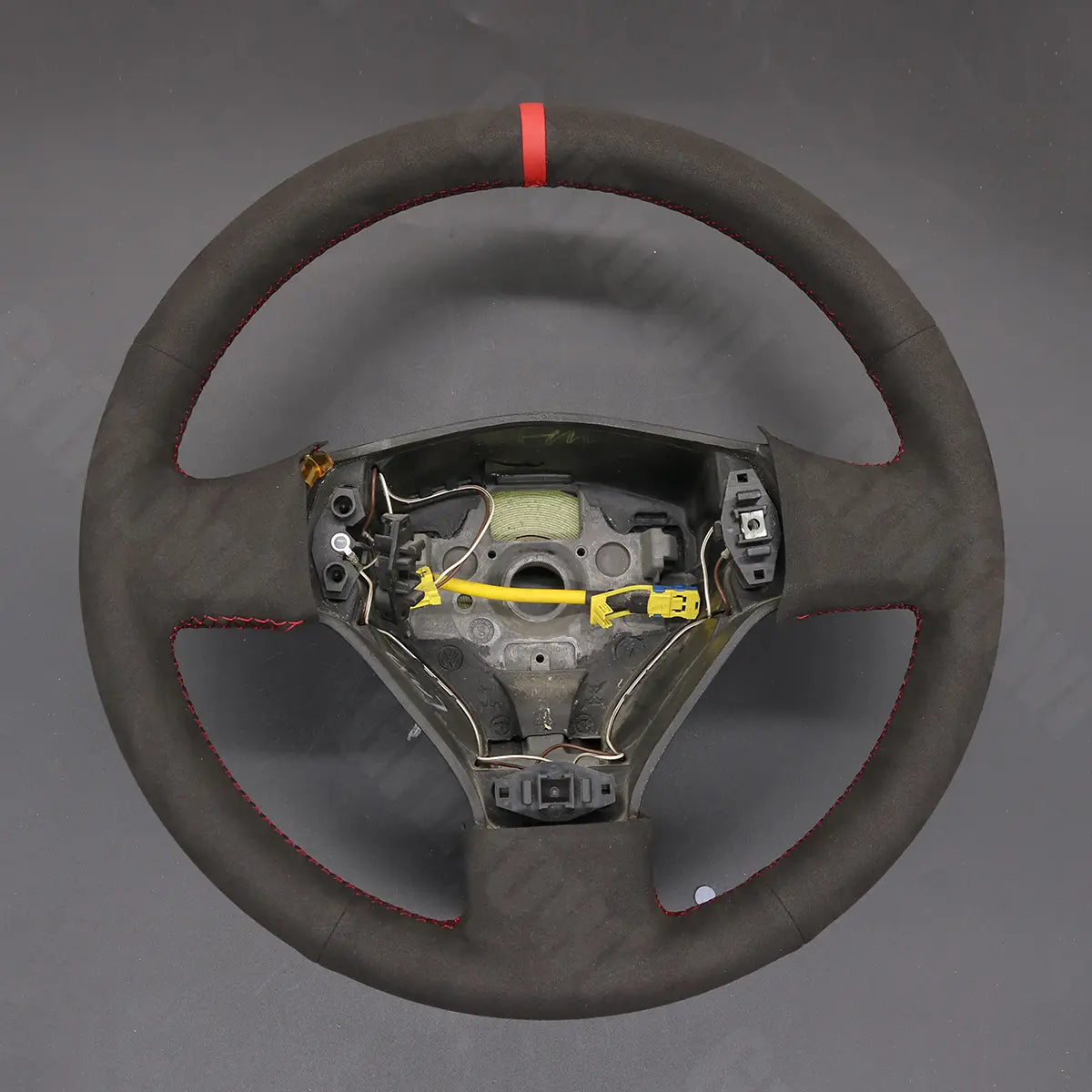 Griffowl Steering Wheel Cover for Customized Sedan Volkswagen VW Bora 2000-2005. For refined interior upgrades using our wrap and stitch kit.
