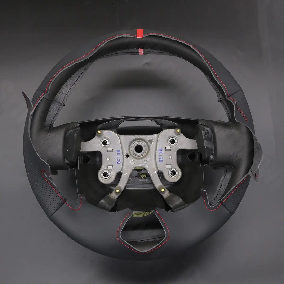 DIY Pickup Steering Wheel Cover for Isuzu D-MAX 2007-2011