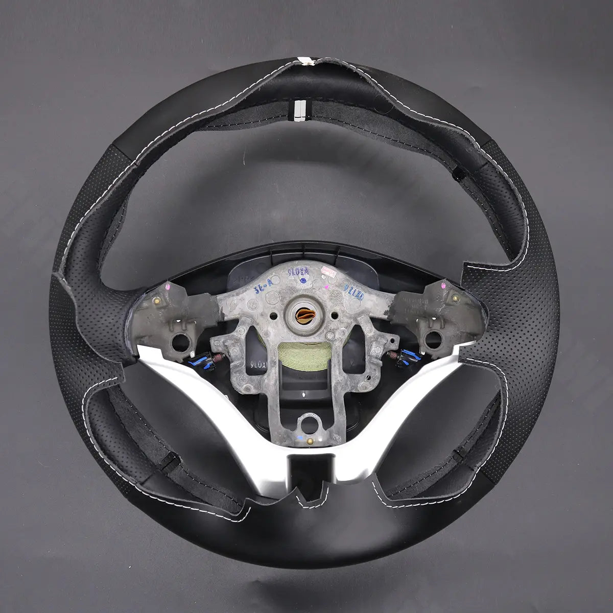 Griffowl Steering Wheel Cover for DIY Pickup Mitsubishi L200 Triton 2006-2015. Griffowl's interior mod with hand-sewn DIY steering wheel kit.
