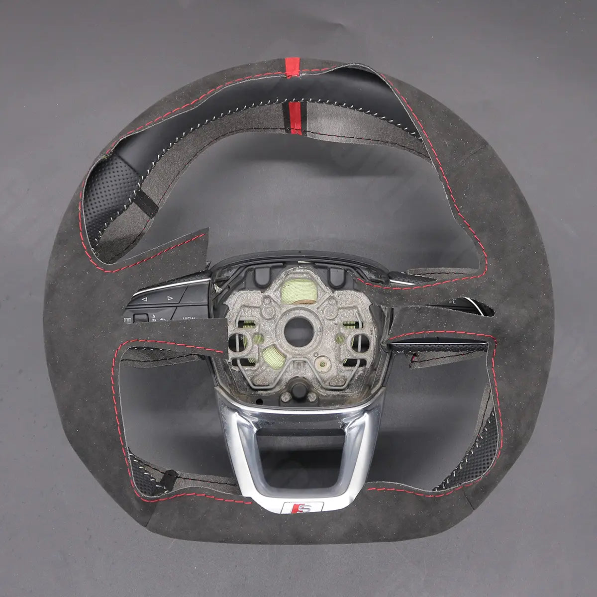 Griffowl Steering Wheel Cover for Personalized SUV Audi Q3 F3 RS Q5 FY SQ5 FY Q7 SQ7 4M Q8 SQ8 RS 2018-2022. Turn every drive into a luxury experience.