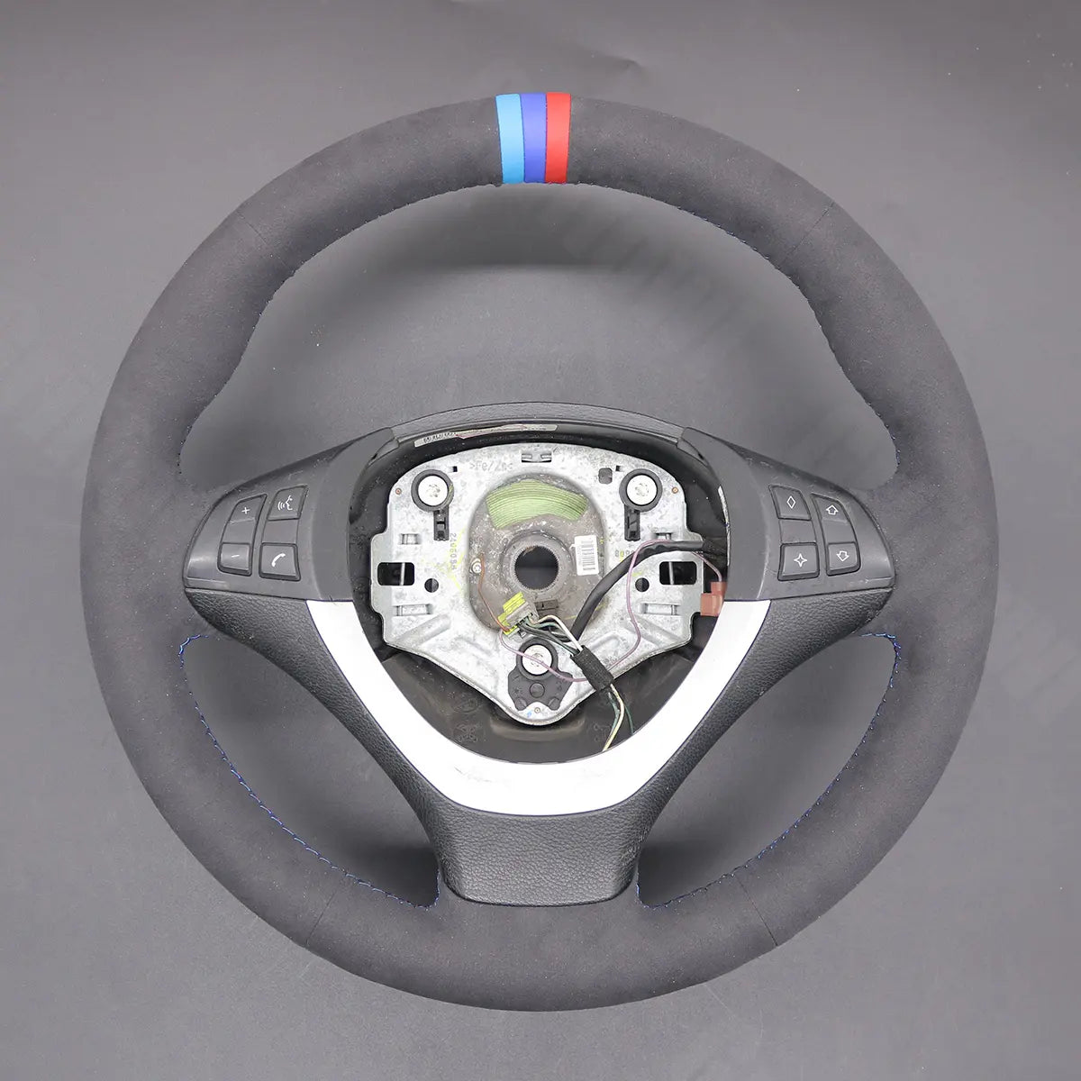Griffowl Steering Wheel Cover for Personalized SUV BMW X5 E70 X6 E71 E72 2006-2013. Hand-sewn kit for drivers seeking precision and comfort.