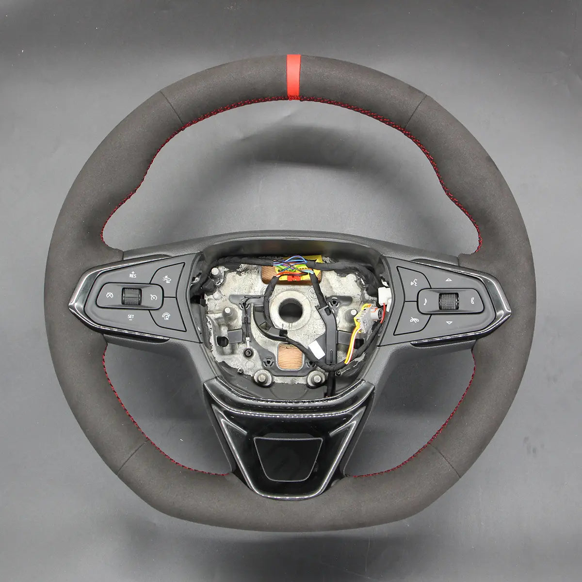 Griffowl Steering Wheel Cover for Personalized SUV Chevrolet Trax RS Trailblazer 2021-2025. Elevate your interior with Griffowl's wrap and stitch kit.
