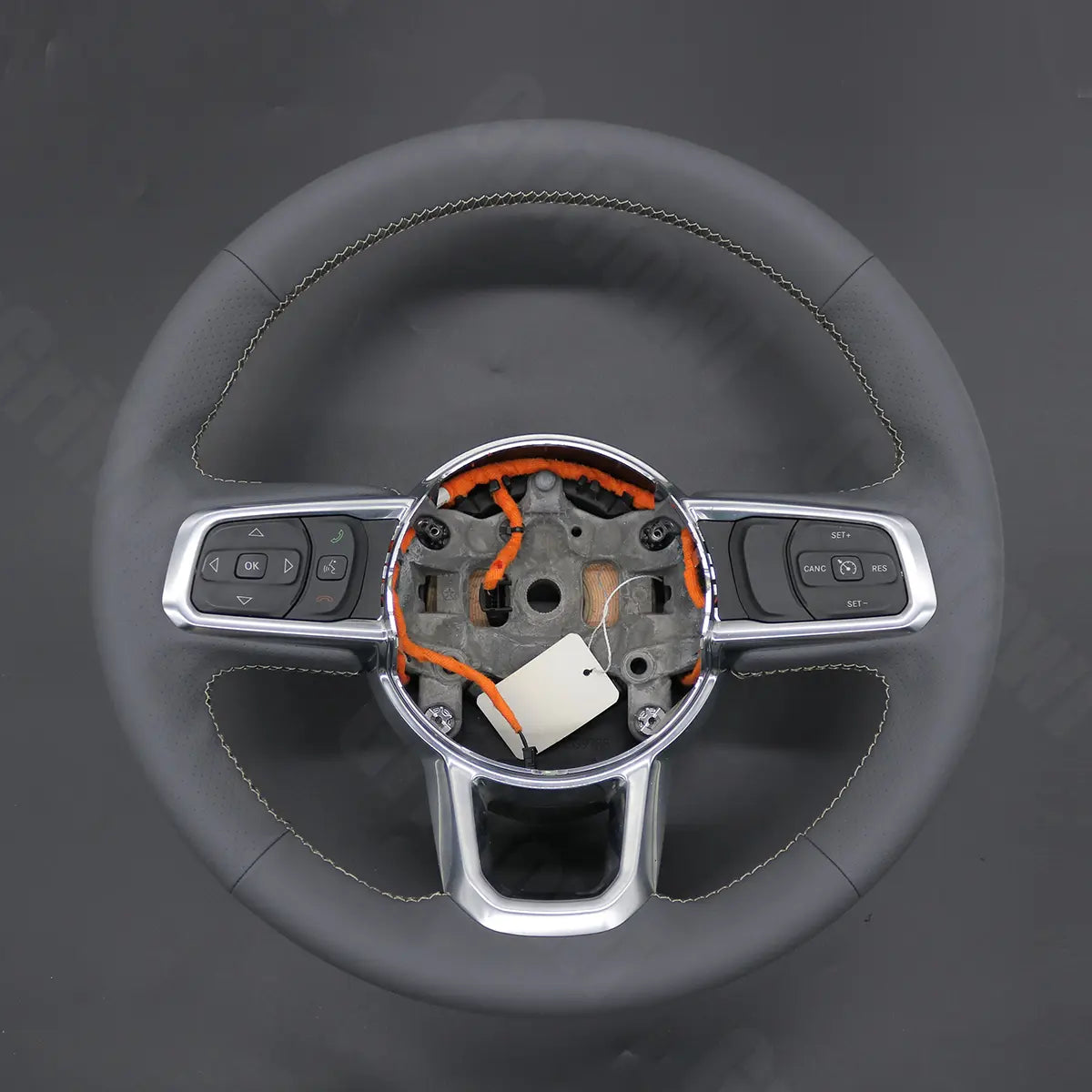 Griffowl Steering Wheel Cover for Personalized Jeep Wrangler Unlimited GladiatorJT 2018-2025. Hand-sewn kit for drivers seeking precision and comfort.