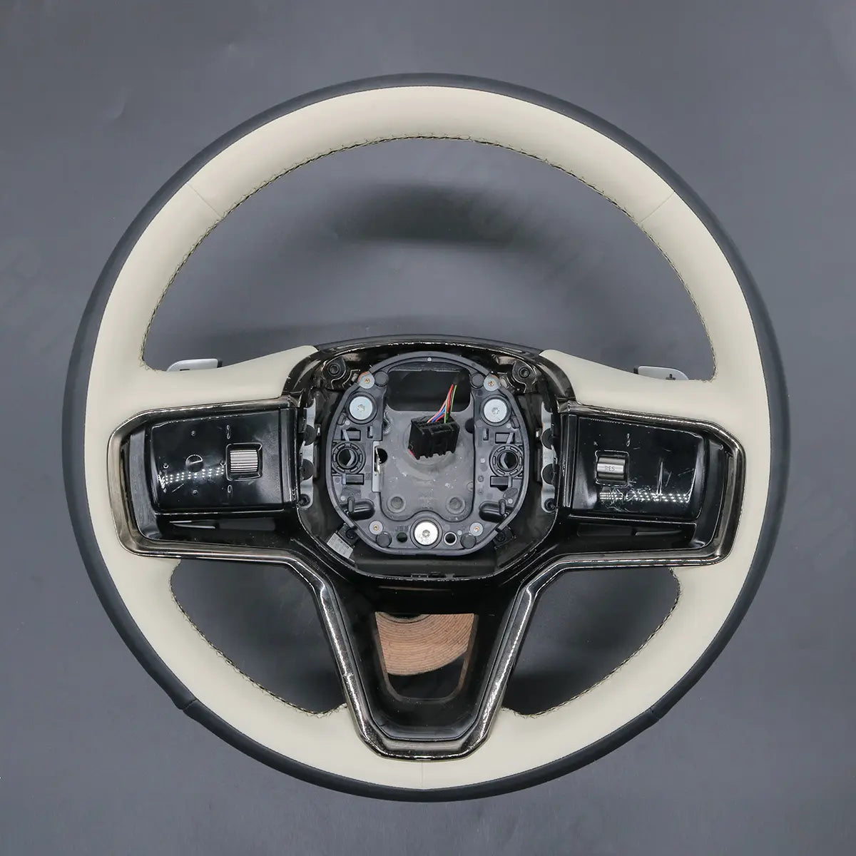 Griffowl Steering Wheel Cover for Personalized SUV Land Rover Range Rover Sport Discovery Sport Range Rover Evoque Range Rover Velar 2021-2025. Compact, hand-sewn DIY wrap for quick interior mods and grip upgrade.