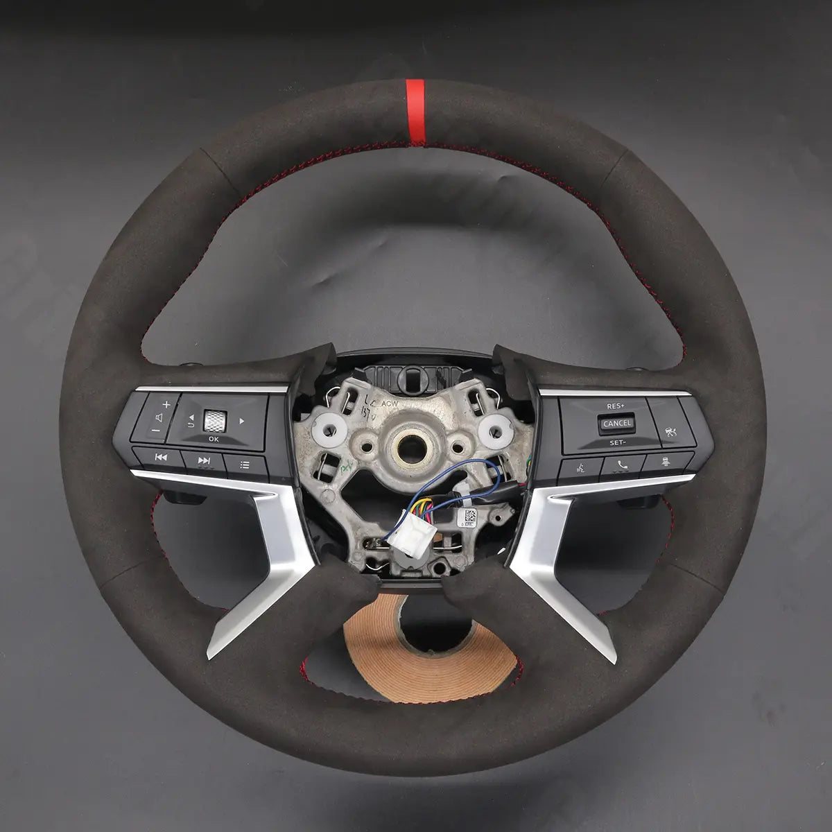 Griffowl Steering Wheel Cover for Personalized SUV Mitsubishi Outlander Outlander PHEV 2022-2025. Hand-sewn DIY kit blends grip, function, and style inside.
