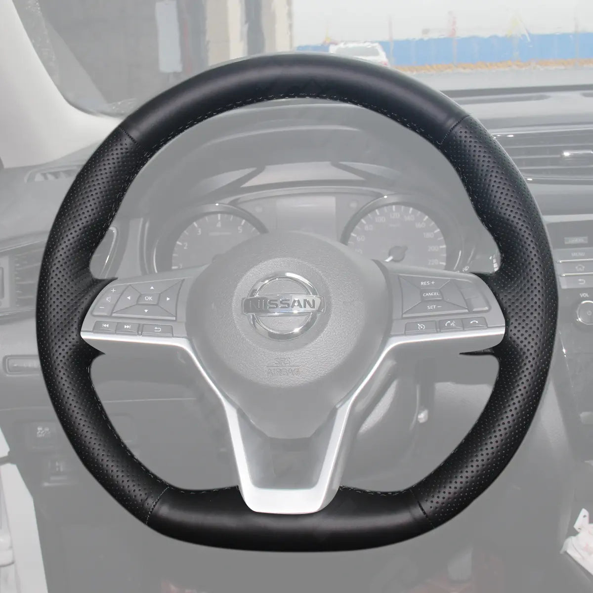 Griffowl Steering Wheel Cover for Personalized SUV Nissan Juke II F16 Kicks ZE1 Armada Qashqai J11 Rogue Sport X Trail T32 2017-2025. Compact, hand-sewn DIY wrap for quick interior mods and grip upgrade.
