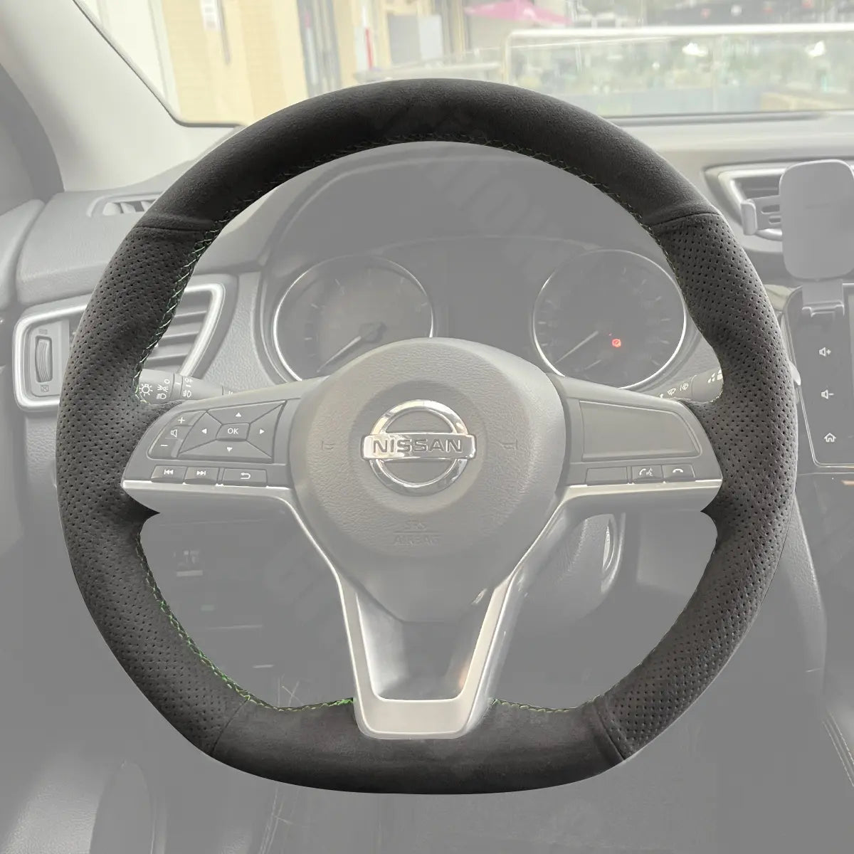 Griffowl Steering Wheel Cover for Personalized SUV Nissan Juke II F16 Kicks ZE1 Armada Qashqai J11 Rogue Sport X Trail T32 2017-2025. Compact, hand-sewn DIY wrap for quick interior mods and grip upgrade.
