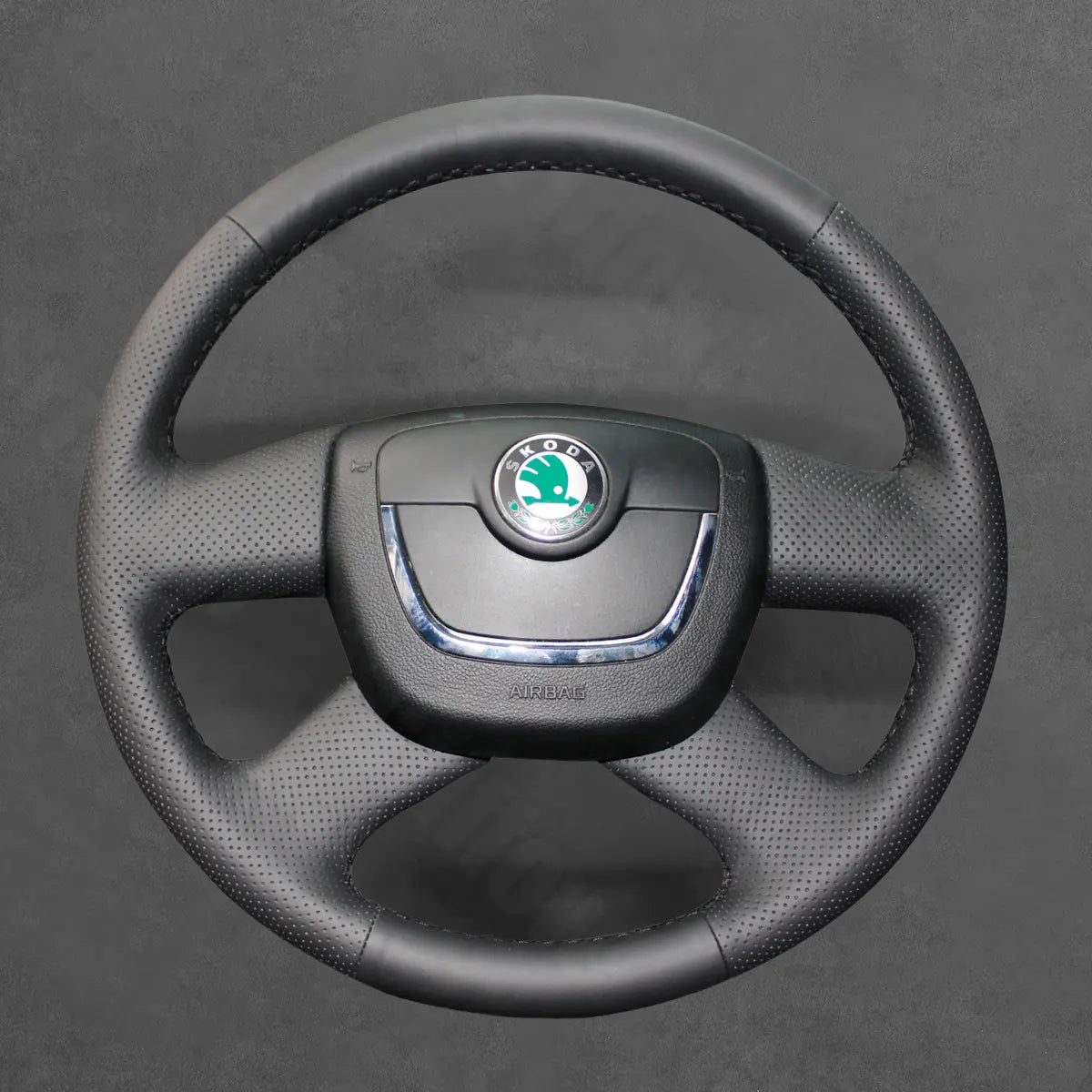 Griffowl Steering Wheel Cover for Personalized SUV Skoda Fabia Citigo Roomster Octavia Superb 2008-2013. Perfect for enthusiasts seeking refined interior mods.
