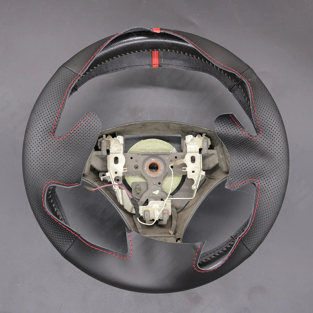 Griffowl Steering Wheel Cover for Personalized Toyota-RX300-Corolla-1999-2000-2001-2002-2003. Elevate your interior with Griffowl's wrap and stitch kit.