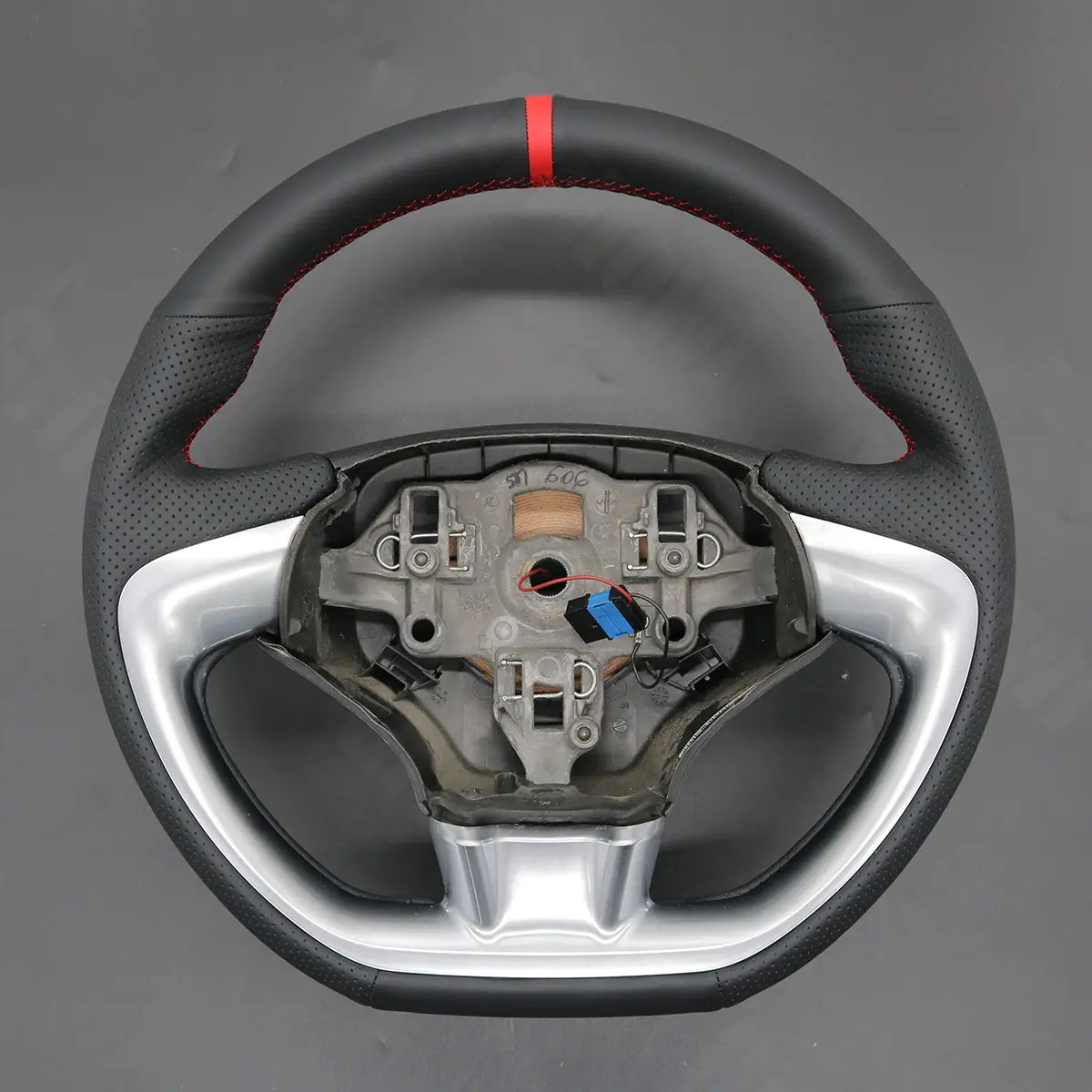 Griffowl Steering Wheel Cover for Tailored Coupe Citroen DS3 Cabrio 2013-2016. Griffowl's interior mod with hand-sewn DIY steering wheel kit.
